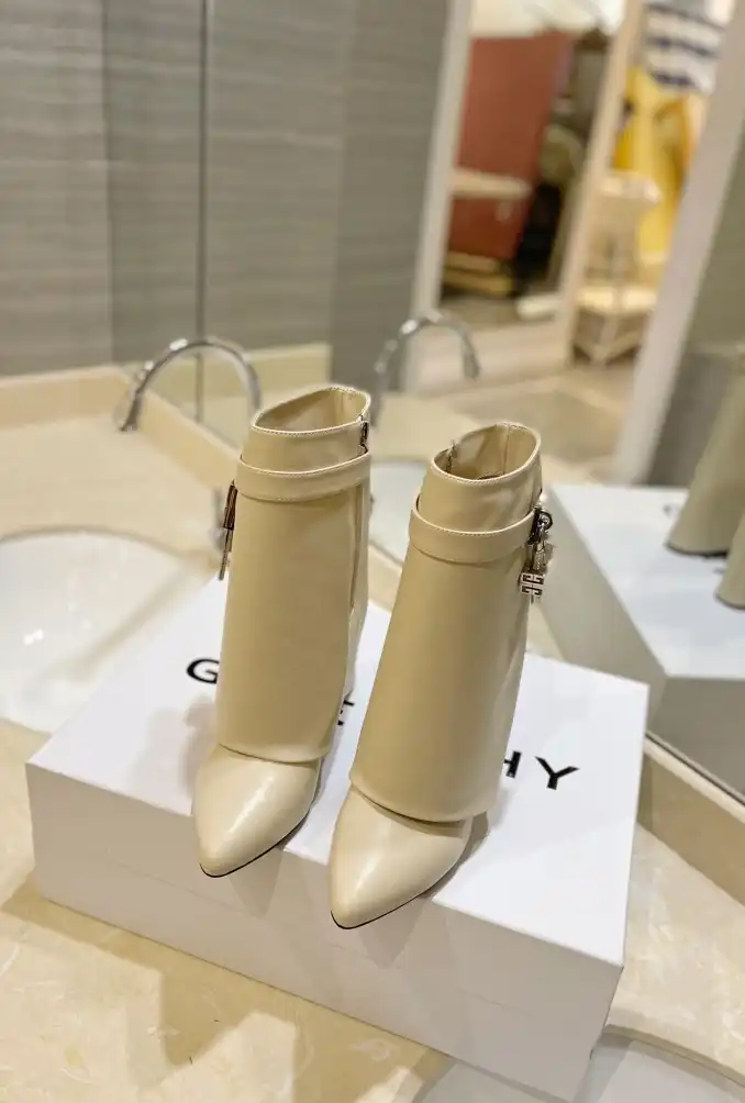 hype Givenchy Boots