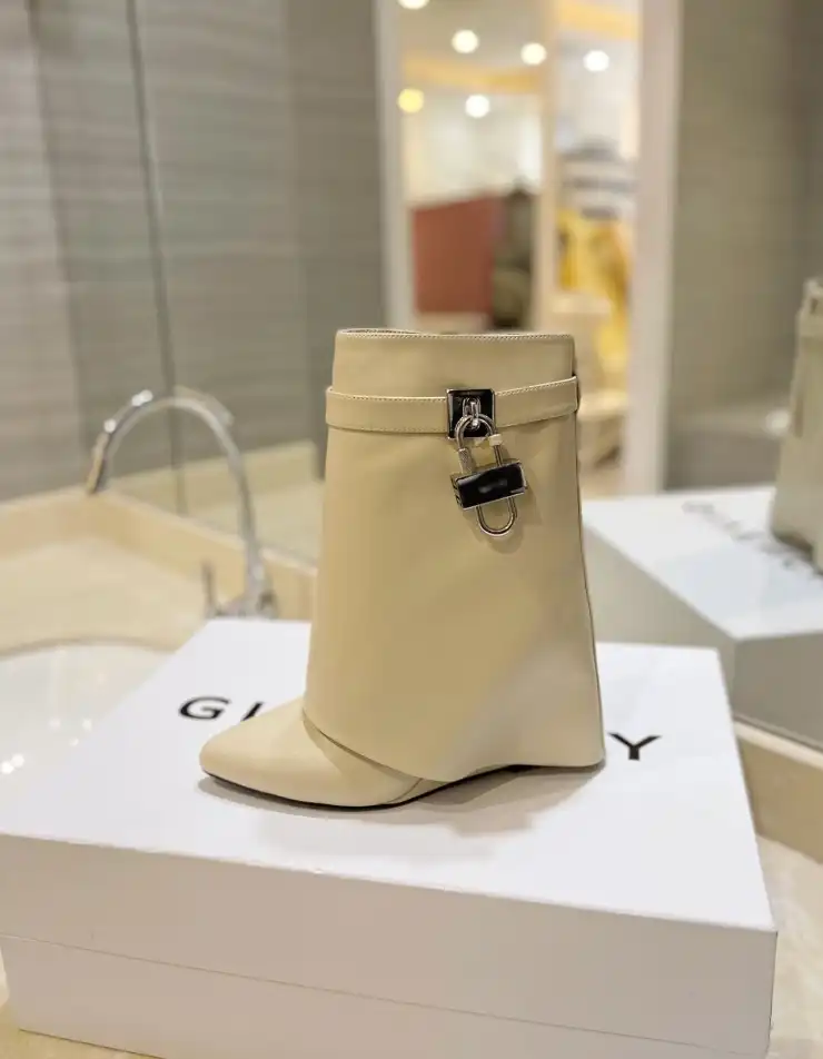 hype Givenchy Boots