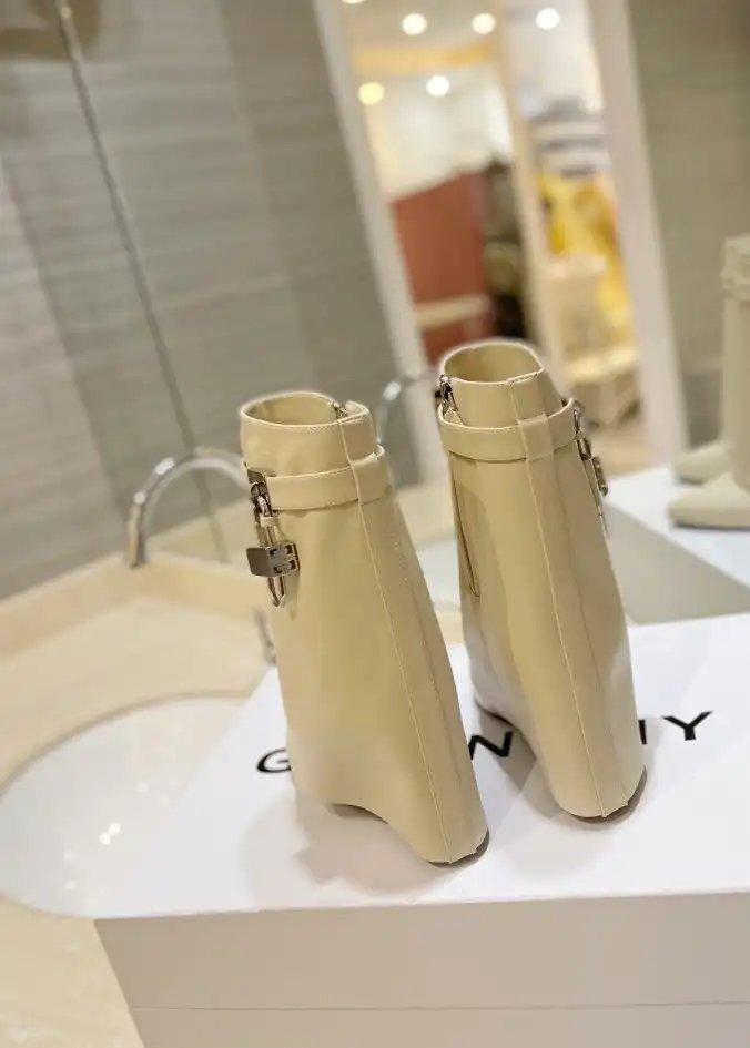 hype Givenchy Boots