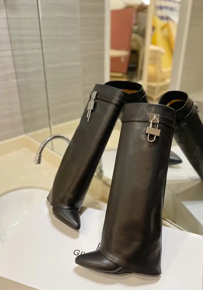 hype Givenchy Boots