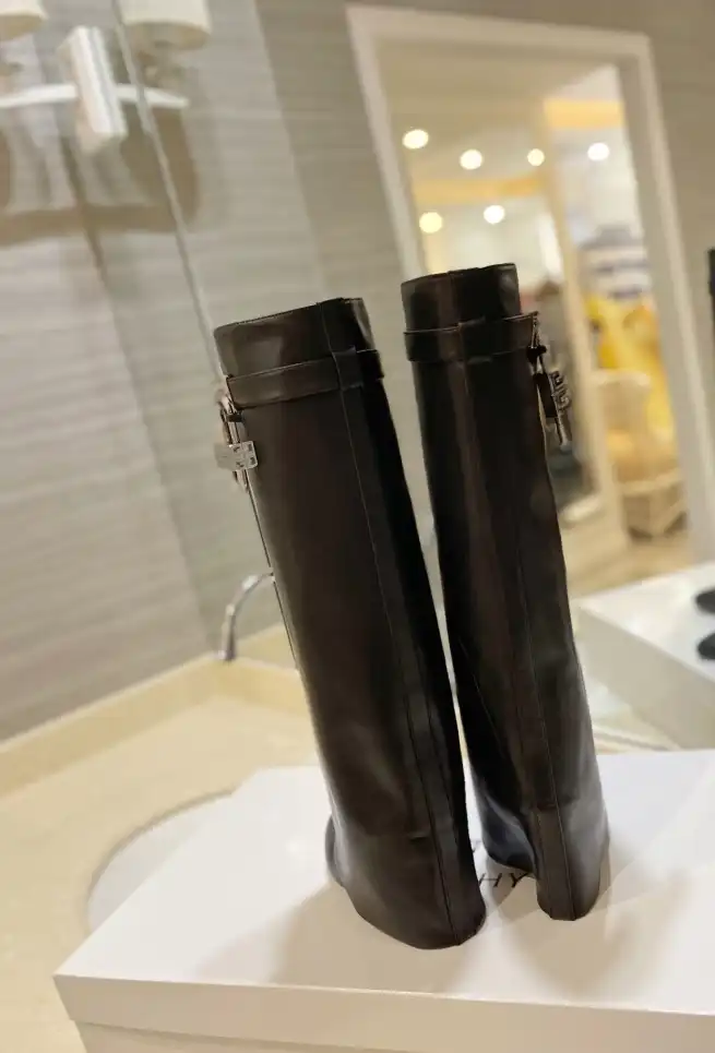 hype Givenchy Boots