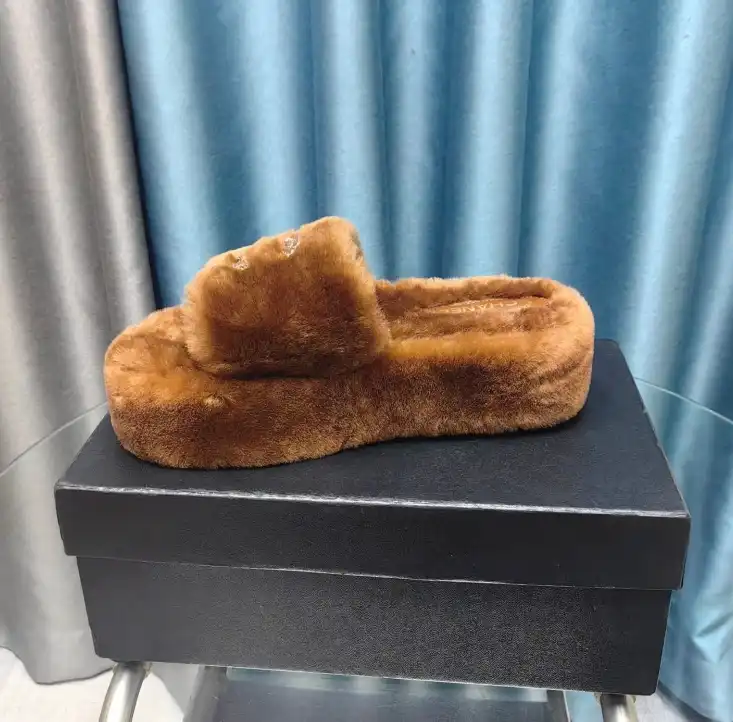 hype Chanel Slippers