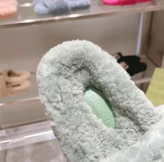 hype Gucci Slippers