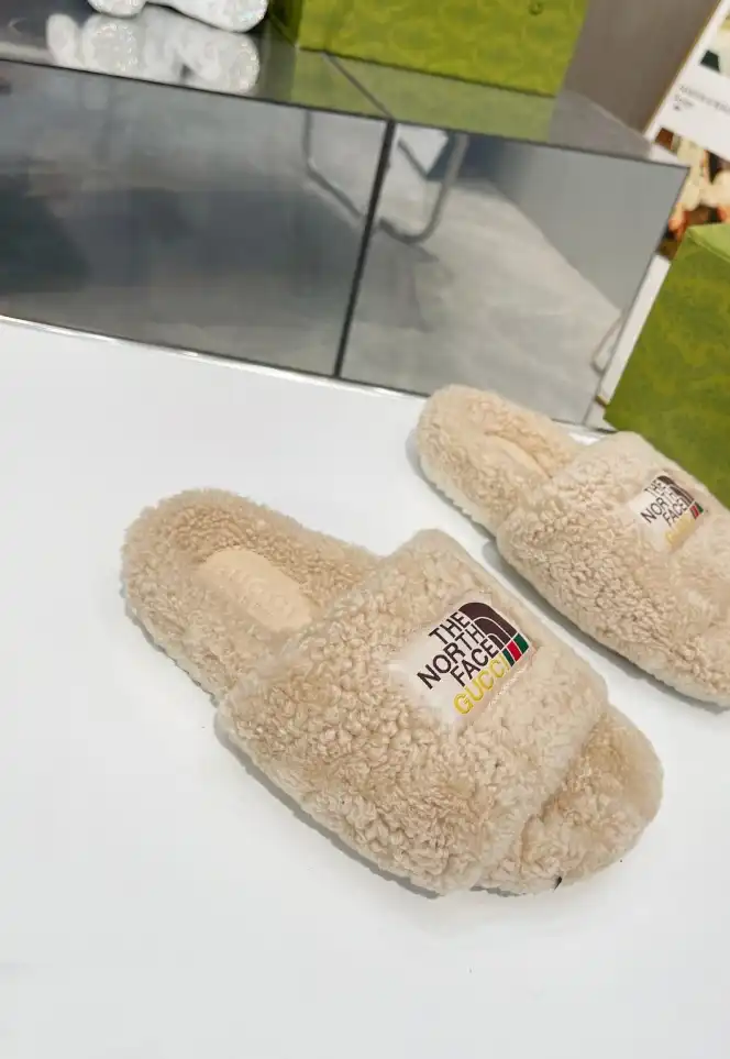 hype Gucci Slippers