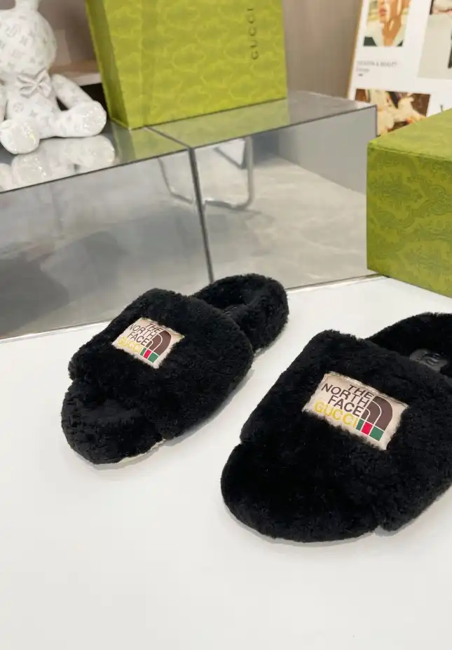 hype Gucci Slippers