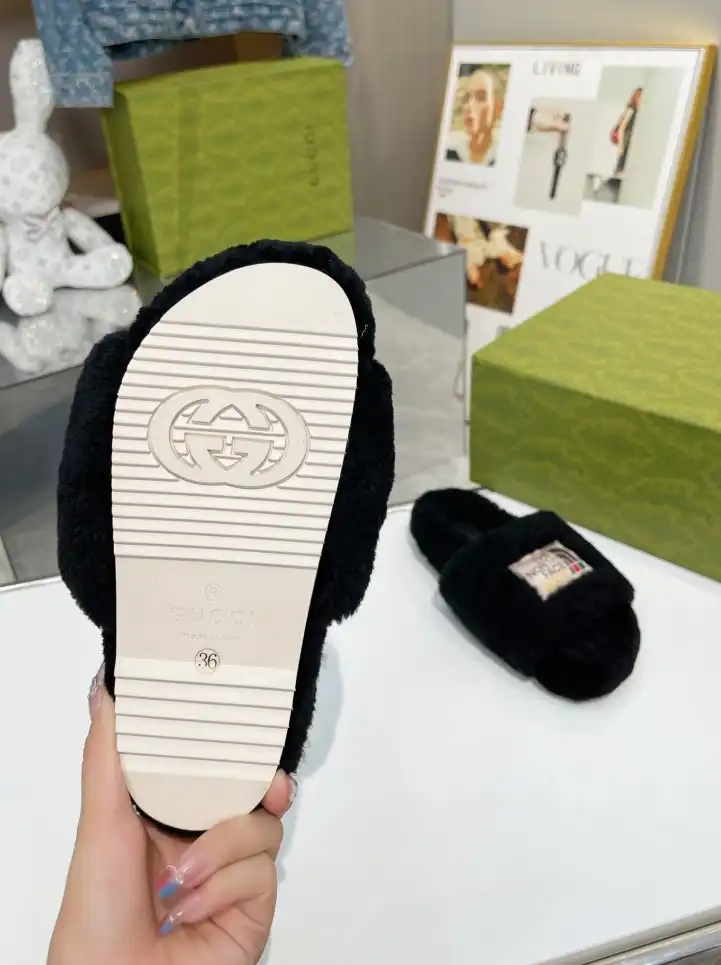 hype Gucci Slippers