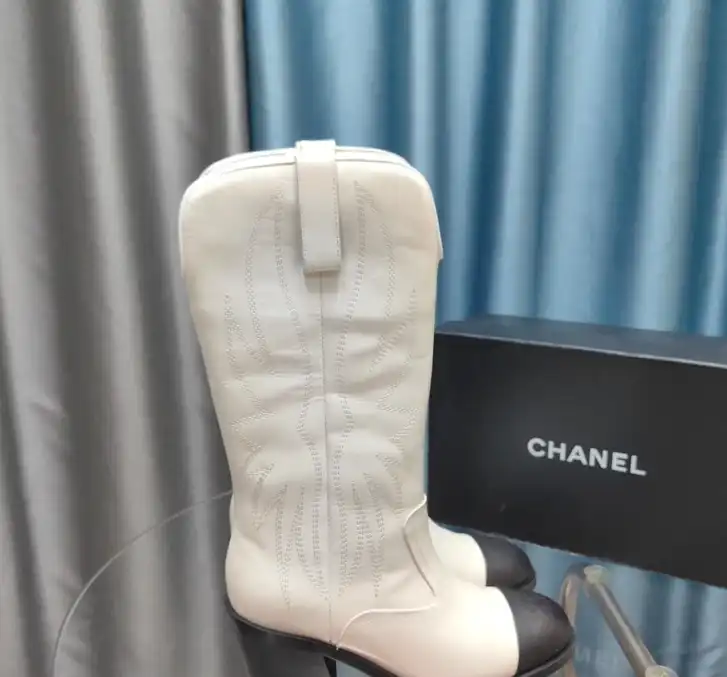 hype Chanel Boots