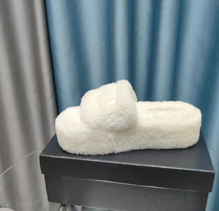 hype Chanel Slippers