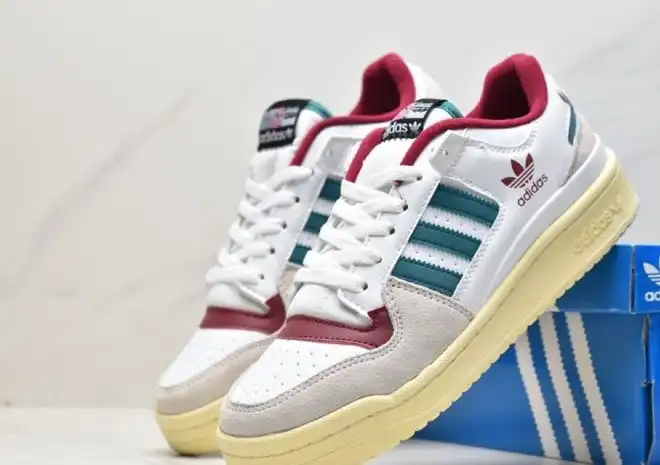 hype Adidas Sneakers