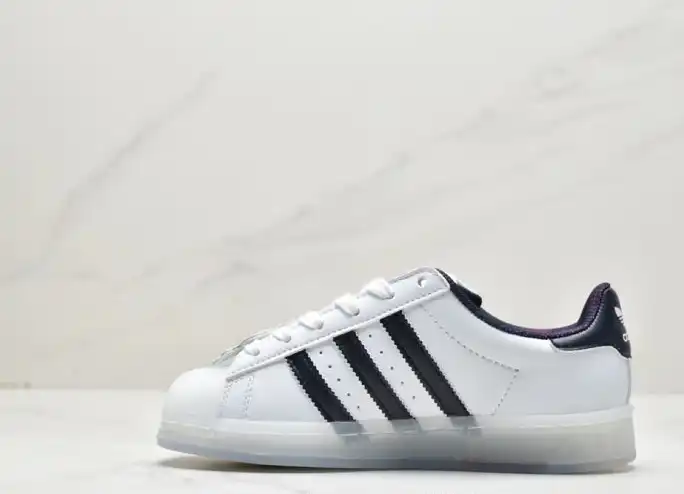 hype Adidas Sneakers