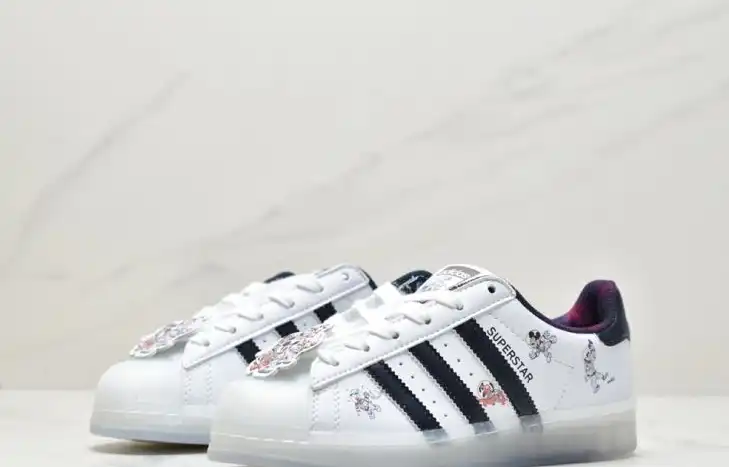 hype Adidas Sneakers