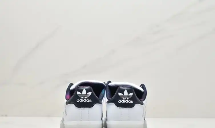 hype Adidas Sneakers