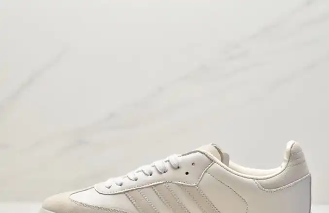 hype Adidas Sneakers