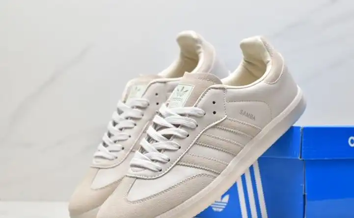 hype Adidas Sneakers