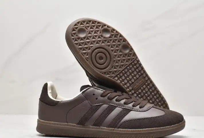 hype Adidas Sneakers