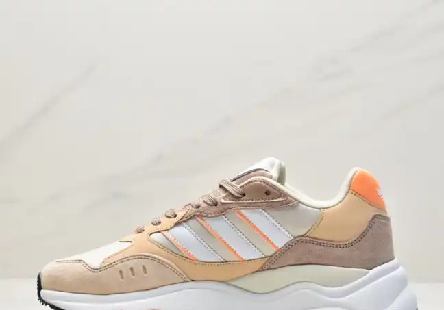 hype Adidas Sneakers