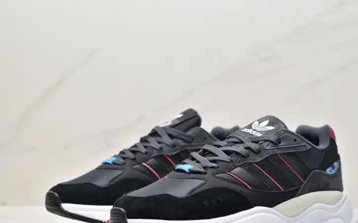 hype Adidas Sneakers