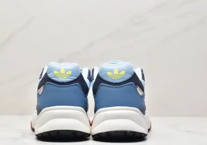 hype Adidas Sneakers