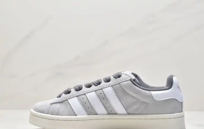 hype Adidas Sneakers