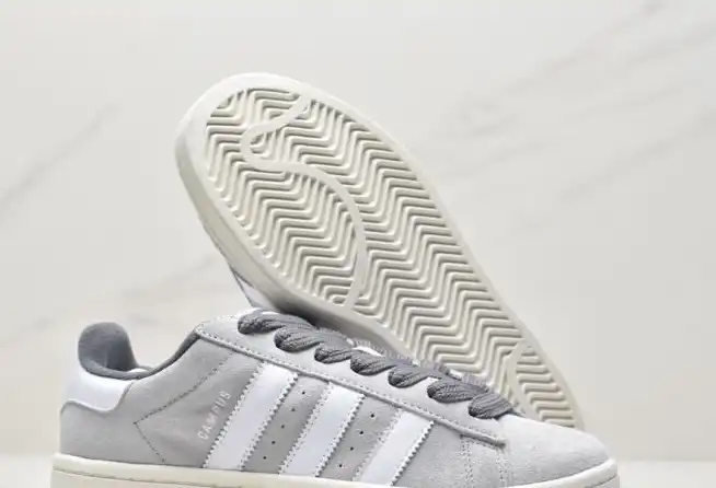 hype Adidas Sneakers