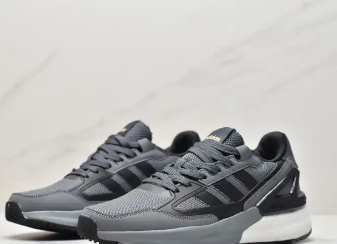 hype Adidas Sneakers