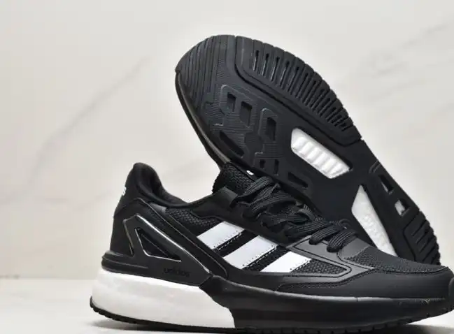 hype Adidas Sneakers