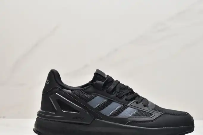 hype Adidas Sneakers