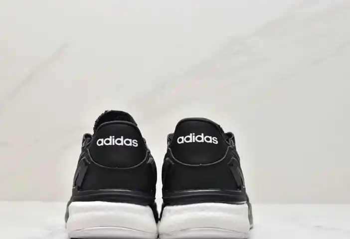 hype Adidas Sneakers