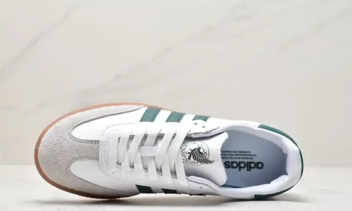 hype Adidas Sneakers