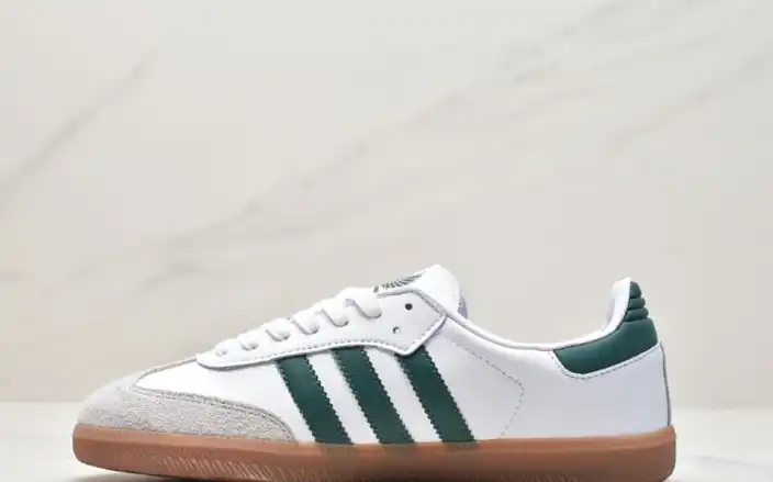 hype Adidas Sneakers