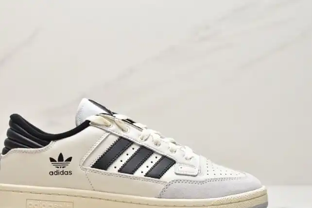 hype Adidas Sneakers