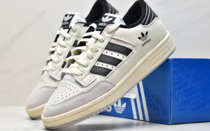 hype Adidas Sneakers