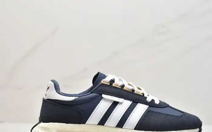 hype Adidas Sneakers