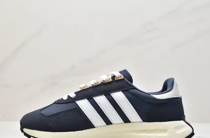 hype Adidas Sneakers