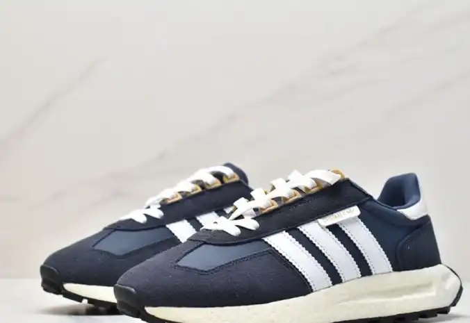 hype Adidas Sneakers