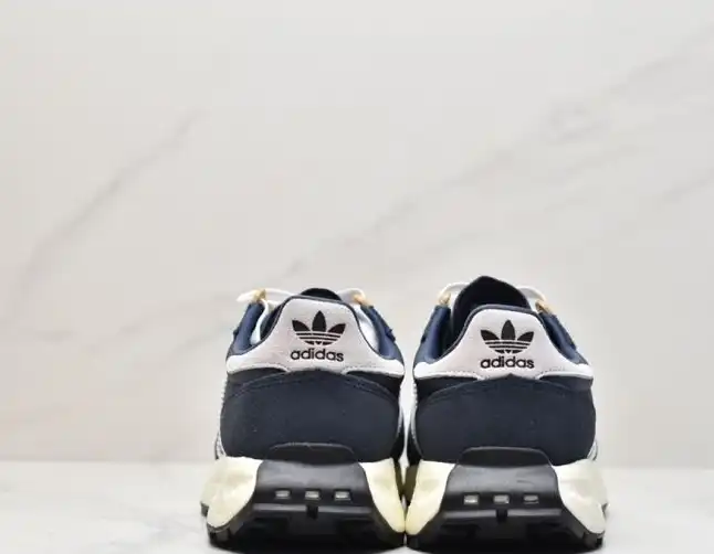 hype Adidas Sneakers