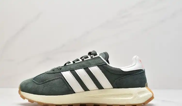 hype Adidas Sneakers