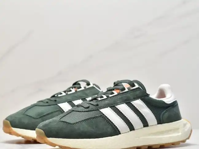 hype Adidas Sneakers