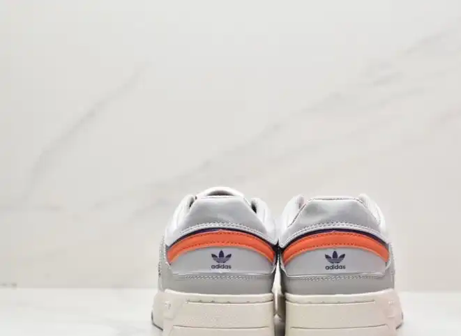 hype Adidas Sneakers