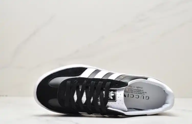 hype Adidas Sneakers