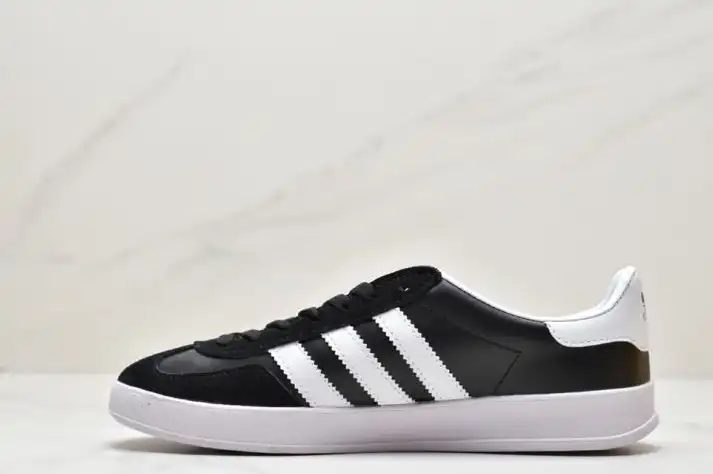 hype Adidas Sneakers