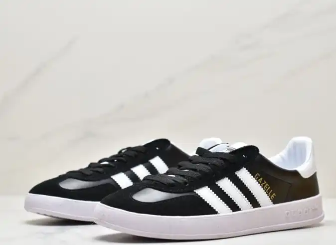 hype Adidas Sneakers