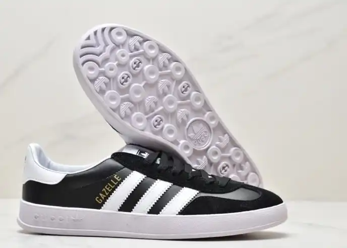 hype Adidas Sneakers