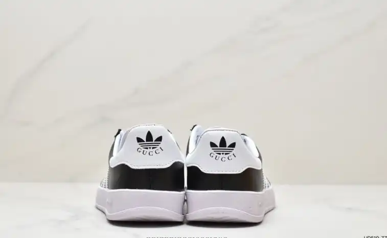 hype Adidas Sneakers