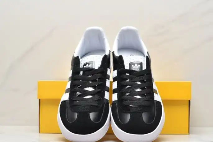 hype Adidas Sneakers