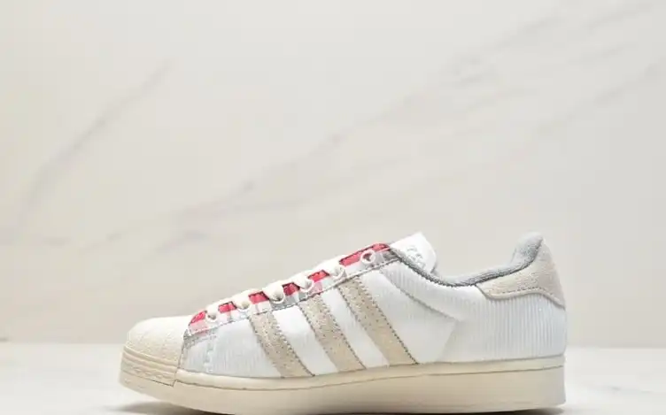 hype Adidas Sneakers