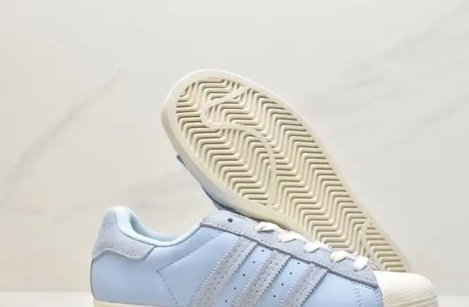 hype Adidas Sneakers