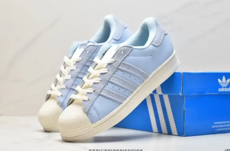 hype Adidas Sneakers