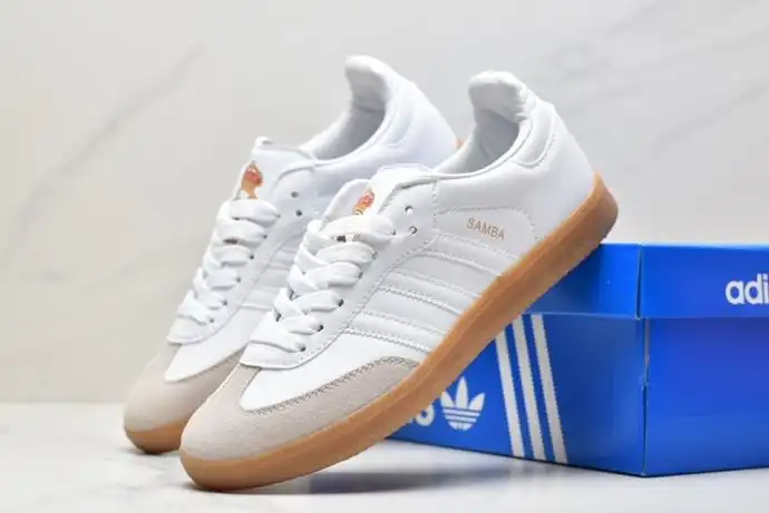 hype Adidas Sneakers