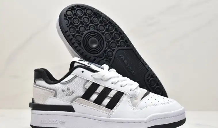 hype Adidas Sneakers